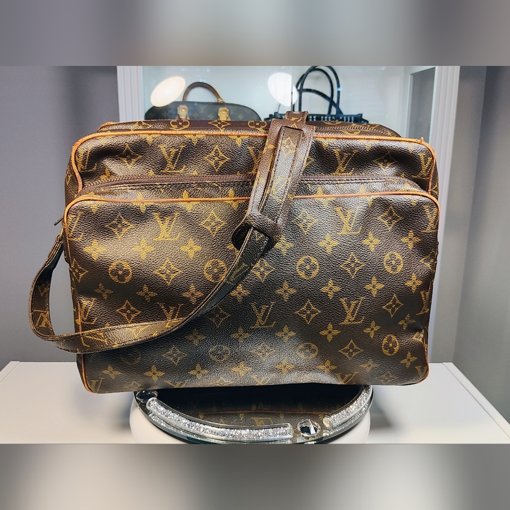 Vintage Louis Vuitton Monogram Large GM Nile Messenger Bag Unisex Shoulder - Picture 2 of 16